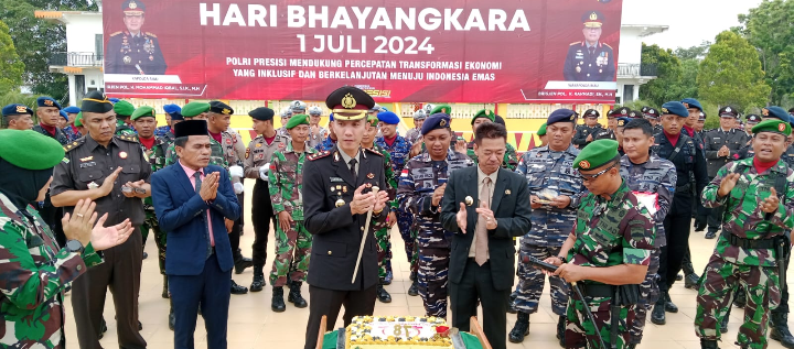Ketua DPRD Rohil dan Eakil Hadiri Upacara HUT Bhayangkara ke-78 Tahun 2024