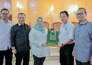 Kasmarni & Bagus Santoso Terima SK Dukungan Parpol
