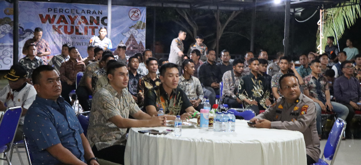 Polres Rohil dan Jajaran Nobar Pagelaran Wayang Kulit