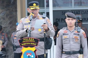 Satu Personil Polres Payakumbuh Terima Kenaikan Pangkat, Ini Pesan AKBP Ricky Ricardo