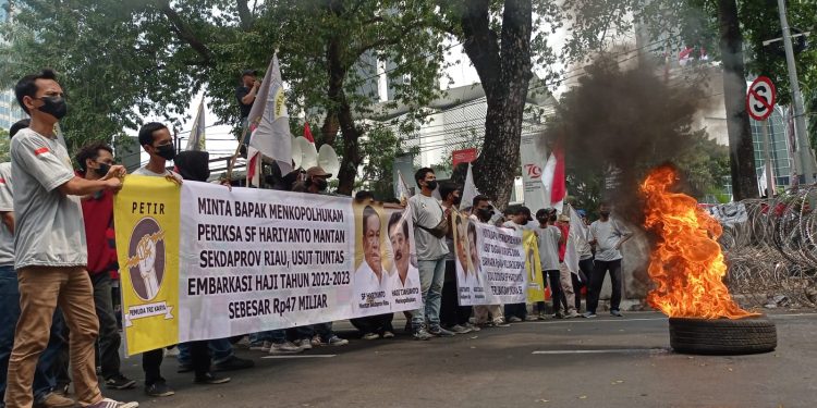 Agak Lain! PETIR Demo Menkopulhukam Desak Periksa SF Hariyanto