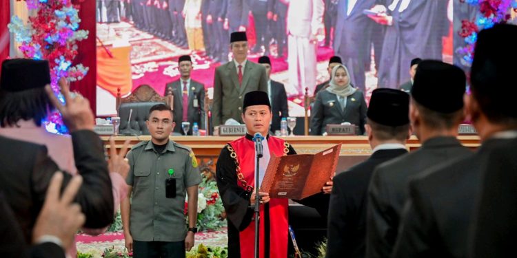 Syaiful Ardi Pimpin Sidang Paripurna Pelantikan 45 Anggota DPRD Kab Bengkalis Periode 2024-2029
