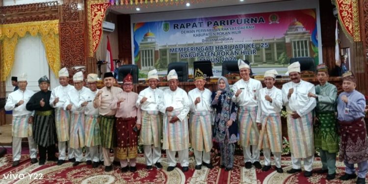 Ketua DPRD Ilhammi S.Tr Keb Pimpin Paripurna HUT Rohil ke 25 Tahun 2024