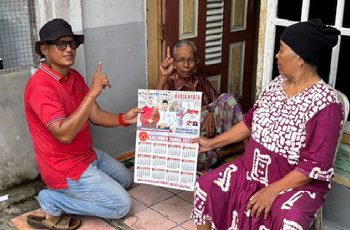 Tim Relawan Milenial Door Too Door di Desa Sebauk, Ernawati akui Terbantu dengan Program KBS