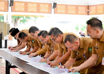 Kepala BPKAD Dr. H. Aready, SE, M.Si Turut Hadir Penyerahan DPA-SKPD 2025 dan Dan komitmen Pemerintah Dalam Pembangunan Daerah Kabupaten Bengkalis