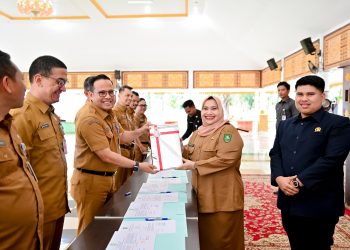 Kepala BPKAD Dr. H. Aready, SE, M.Si Turut Hadir Penyerahan DPA-SKPD 2025 Dan komitmen Pemerintah Dalam Pembangunan Daerah Kabupaten Bengkalis