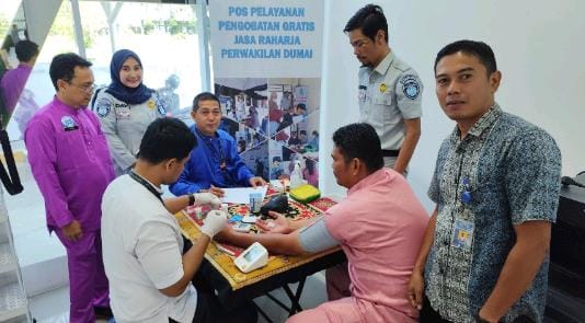 Jasa Raharja Cabang Dumai Mengelar Kegiatan Pengobatan Gratis untuk masyarakat Yang Sedang membayar Pajak kendaraan bermotor