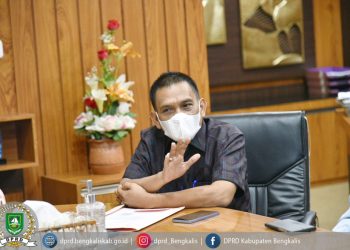 Rindra Wardana Alias Iyan Kancil  Sekretaris Komisi II Beserta Jajaran komisi Mengelar Pertemuan Bersama Dinas ESDM Provinsi Riau Terkait Galian C ilegal 
