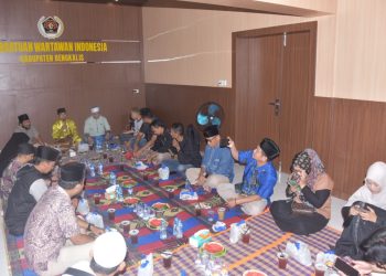 Berkolaborasi dengan Pemkab Bengkalis, PWI Bagi-bagi Takjil dan Bukber