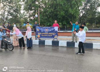 Tebar Kebaikan, PWI Dumai Bagikan Ratusan Paket Takjil kepada Masyarakat