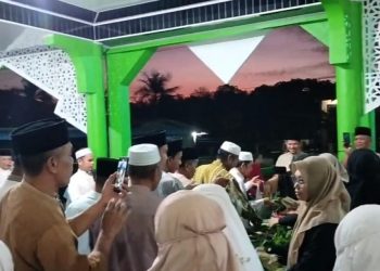 Dalam Rangka Jumat Berkah, DWP Unit Disbun Bengkalis Sedekah Sayur di Masjid Al-Istida
