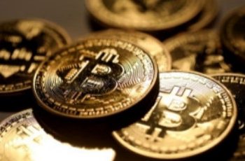 Harga Bitcoin (BTC) Ambruk Usai Trump Umumkan Tarif 100 Persen ke Cina, Ancaman?