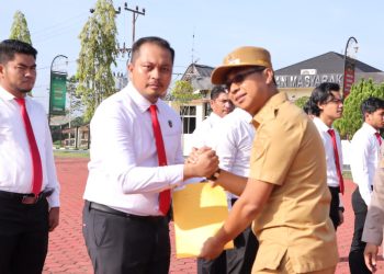 Wabup Rohil Beri Penghargaan Personel Polres Rohil Berprestasi Ungkap 79,970 Kg Sabu