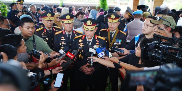 Hadiri Pemakaman, Kapolri: Pesan Eyang Meri Jadi Inspirasi dan Semangat Keluarga Besar Polri 