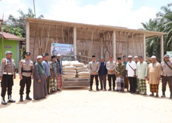 Kapolres Rohil berikan bantuan 50zak semen untuk Pembangunan Mesjid NURUL MU’MININ di Bulan suci Ramadhan 1447 H