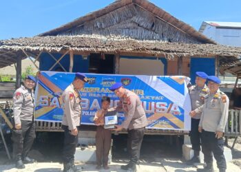 Satpolairud Polres Bengkalis Hadir untuk Anak Pesisir, 20 Pelajar Desa Muntai Terima Bantuan Perlengkapan Sekolah