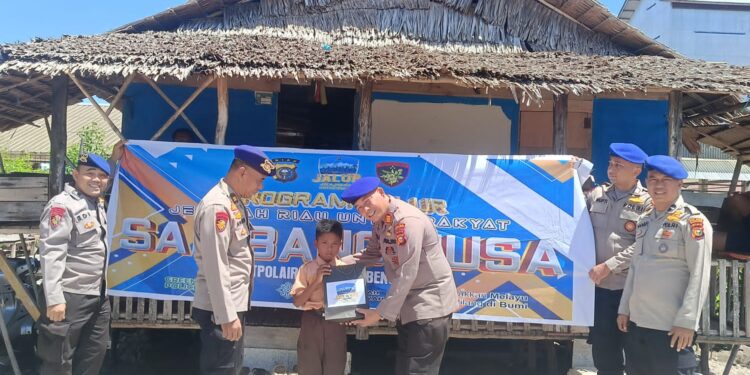 Satpolairud Polres Bengkalis Hadir untuk Anak Pesisir, 20 Pelajar Desa Muntai Terima Bantuan Perlengkapan Sekolah
