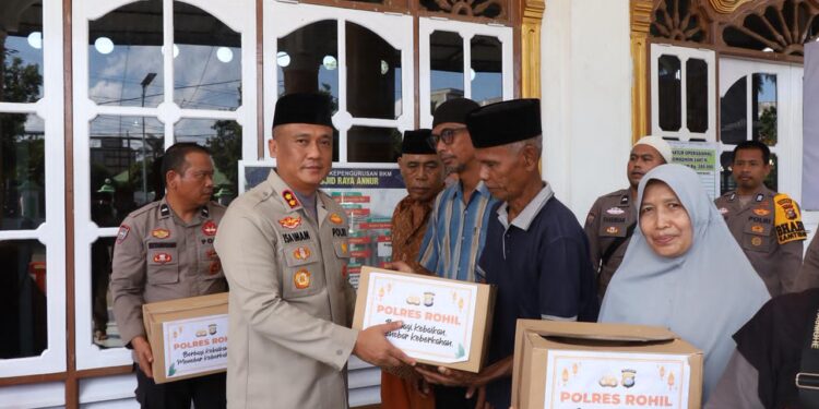 Kapolres Rokan Hilir Salurkan 40 Paket Sembako untuk Kaum Dhuafa di Bagan Sinembah