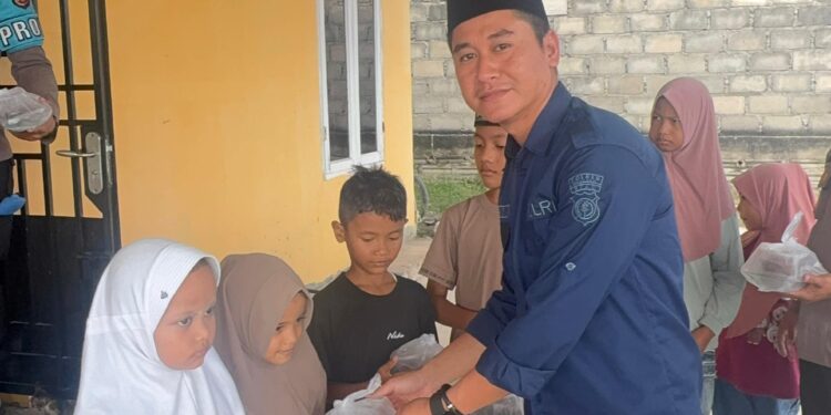 Sipropam dan Sihumas berbagi takjil Yayasan  Panti asuhan  BINTANG CAHAYA SURGA,wujud kepedulian dibulan Ramadhan