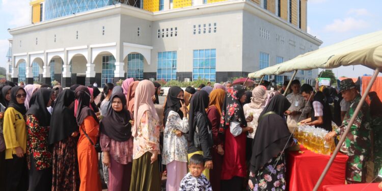 Bazar Pangan Murah dan Pengobatan Gratis Warnai Penutupan TMMD ke-127