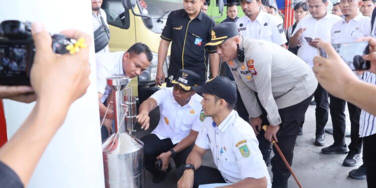 Kapolres Rohil bersama wakil Bupati Rohil cek stok BBM dan ELPIJI dan pastikan stock aman 