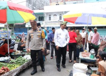 Pemkab Rohil Bersama Kapolres, DPRD Rohil tinjau harga BAPOKMAS dipasar
