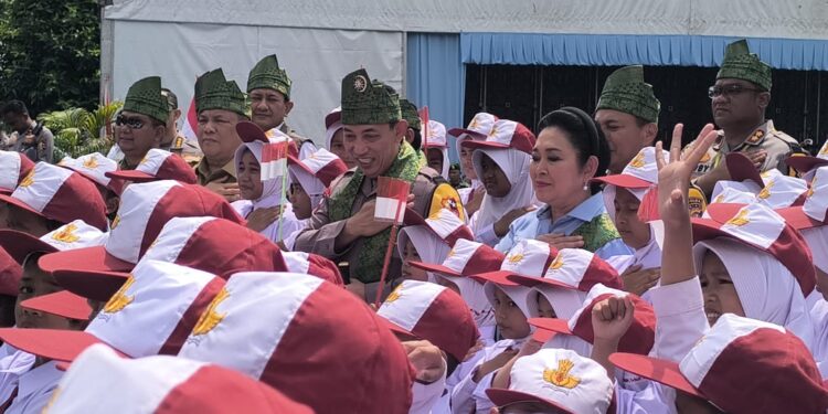 Kapolri Jenderal Polisi Listyo Sigit Prabowo bersama Ketua Komisi IV DPR RI Siti Hediati Hariyadi Groundbreaking 110 Jembatan Merah Putih Presisi Riau
