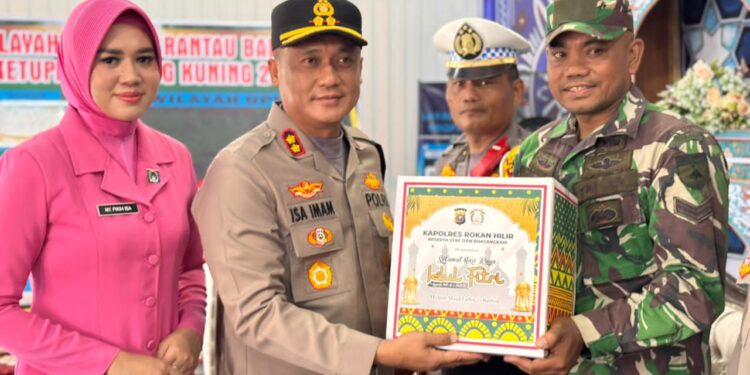 Pastikan arus mudik berjalan lancar Kapolres Rohil Bersama Ketua Bhayangkari kunjungi pos Ops ketupat lebaran 2026