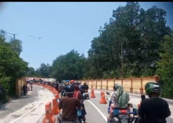 Arus Balik Mudik Lebaran: Masyarakat Keluhkan Antrian Panjang di Pelabuhan Roro Air Putih