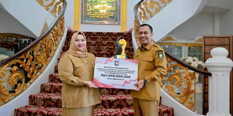 Bengkalis Raih Penghargaan Nasional, Kasmarni Tegaskan Komitmen Tekan Kemiskinan dan Stunting