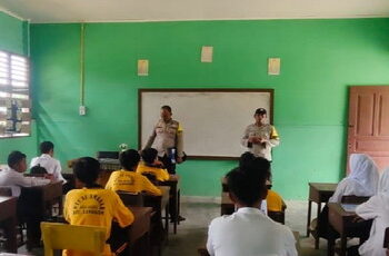 Sasar MTs Al-Amanah, Polsek Langgam Tekankan Disiplin dan Kesadaran Hukum Siswa