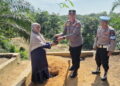 15 Pohon Buah Ditanam di MTs Darul Falah, Ini Pesan Kapolsek Langgam
