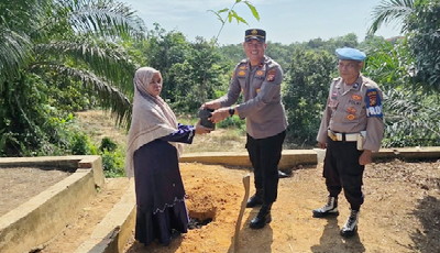 15 Pohon Buah Ditanam di MTs Darul Falah, Ini Pesan Kapolsek Langgam